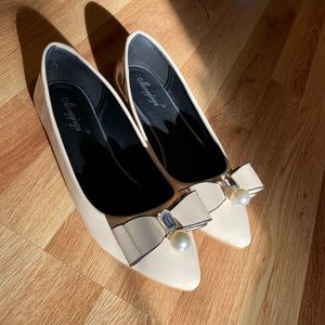 White pearl flats